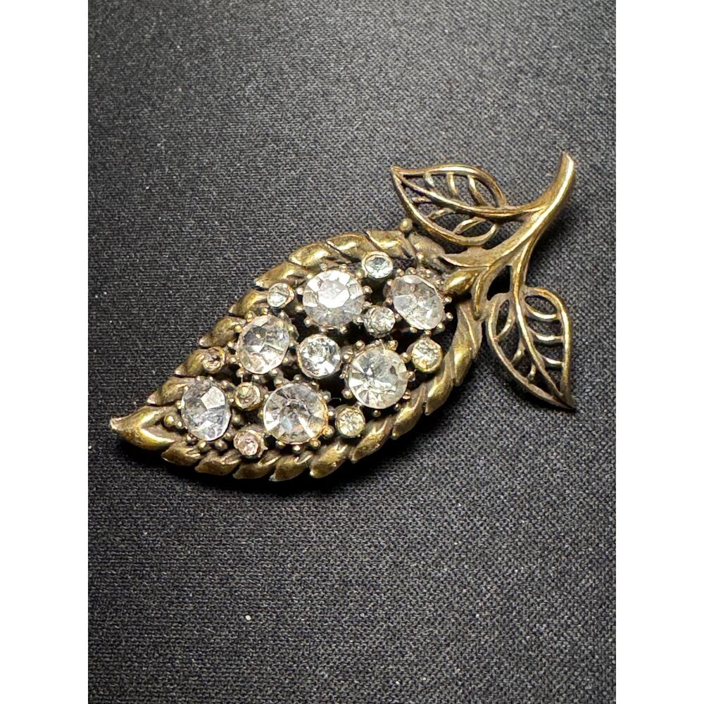 Vintage Coro Gold Tone Faceted Crystals Leaf Brooch